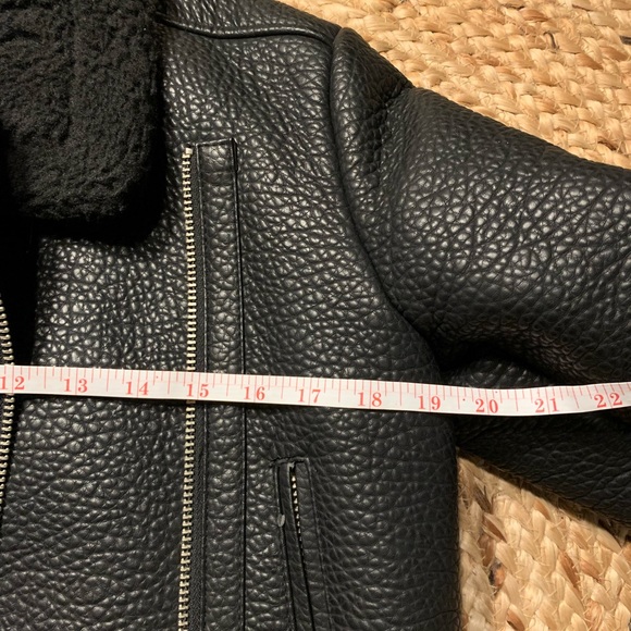 [SOLD] Winter moto jacket! Barely worn - Picture 2 of 5